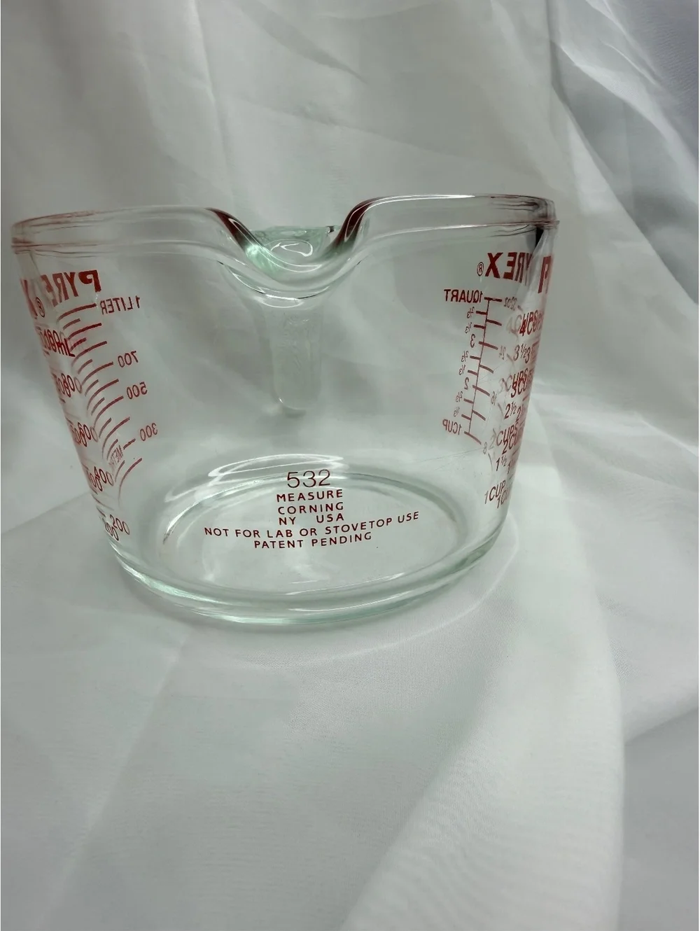 Vintage PYREX 532 4 Cup Measuring Cup Vintage Red Letters Capital T